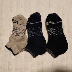 Bombas 3 pack merino wool quarter socks size M 8.5-10 khaki, blue, black